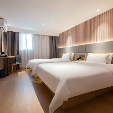 IU Hotel (Chongqing Shapingba Pedestrian Street High-speed Railway Station Branch) Отели рядом с достопримечательностью «Площадь Санься»