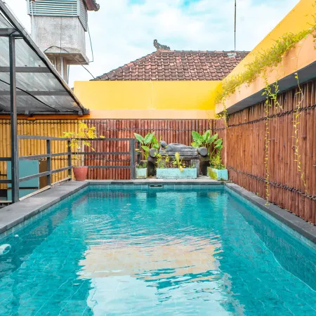 Urban Haven Sanur Отели рядом с достопримечательностью «Пляж Синдху»