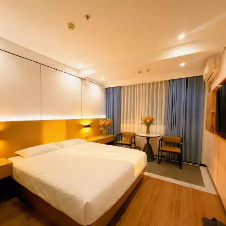 Qianhu Hotel (Yanping Jiufengshan Park)