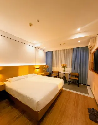 Qianhu Hotel (Yanping Jiufengshan Park)