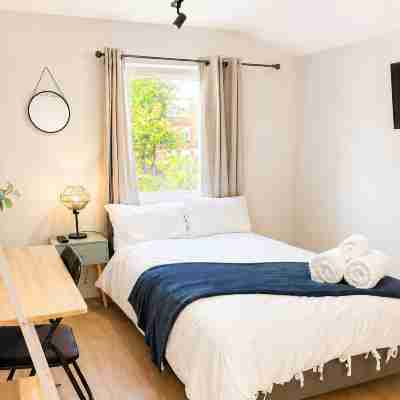 Exceptional Studio in the Heart of Hounslow! Rooms