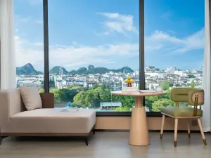 Rezen Chaokong Hotel (Guilin Elephant Trunk Hill Scenic Area Two Rivers and Four Lakes)