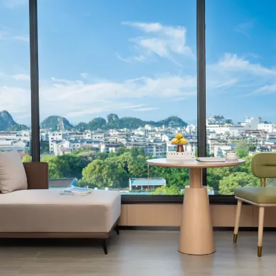 Rezen Chaokong Hotel (Guilin Elephant Trunk Hill Scenic Area Two Rivers and Four Lakes) Hotels near Gunanmen Gate