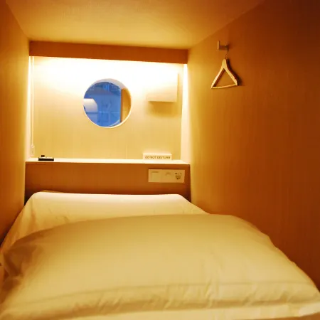 GooddayCUBE seomyeon capsule hotel Отели рядом с достопримечательностью «Администрация района Дон»