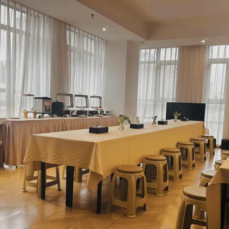 Sweetome Hotel (Yibin Lingang University Town)
