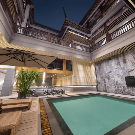 Maitreya Chizhiquan Hot Spring Hotel (Maitreya Honghe Water Township)
