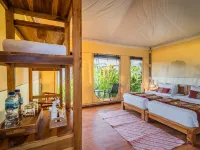 Paddy's Glamping Hotels near Seseh