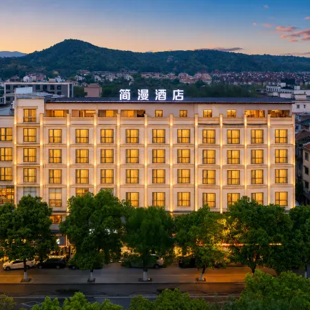 Jianman Hotel (Jiangshan City Sports Center)