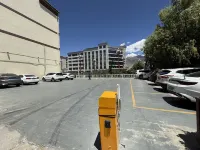 Shannan Yajiang Star Theme Hotel - Mountain view