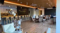 โรงแรมรีสอร์ทซเซ่น ฮอลิเดย์ วิลล่า จิงอัน - ที่มีบาร์