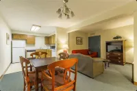 Eco Lodge Inn & Suites Bentonville near I 49 - Pet Friendly