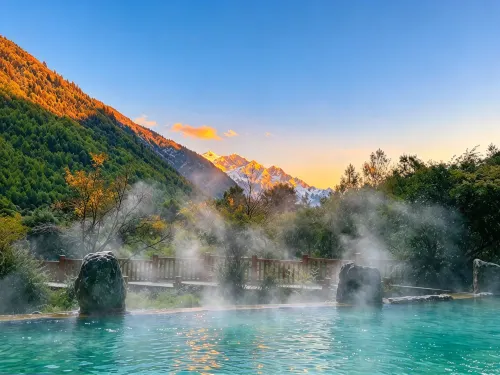 Kangding Zhongguhong Hot Springs Camp Accommodation - Swimmingpools