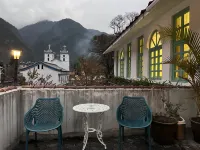Bingzhong Luo Tharpa Lodge - Balkoner