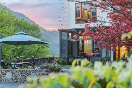 Anji Yue Xin Valley Homestay Отели рядом с достопримечательностью «Longwang Mountain Top»