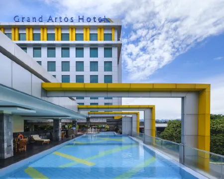 Grand Artos Hotel & Convention Hotels in Magelang Regency