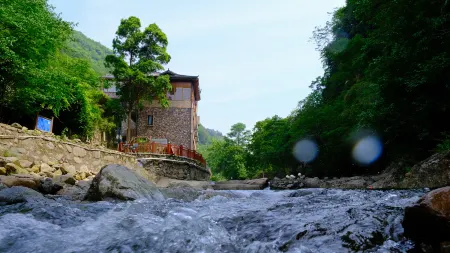 Huaqiangu Hostel Отели рядом с достопримечательностью «Tangkeng Scenic Resort»