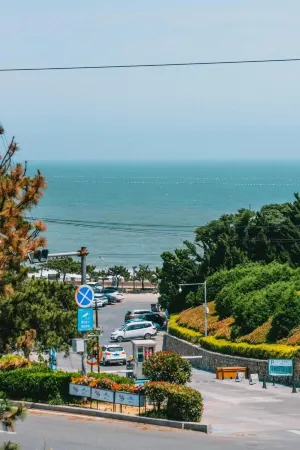 Floral Hotel· Qingdao Haiyuexuan Hotel (Lushan Scenic Area Lushan Beach Branch) Отели рядом с достопримечательностью «Laoshan Taiqing Palace»