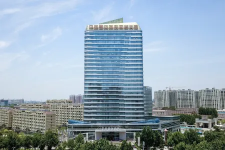 Huaya International Hotel (Weifang High-speed Railway North Station) Отели рядом со станцией Weifangbei Railway Station