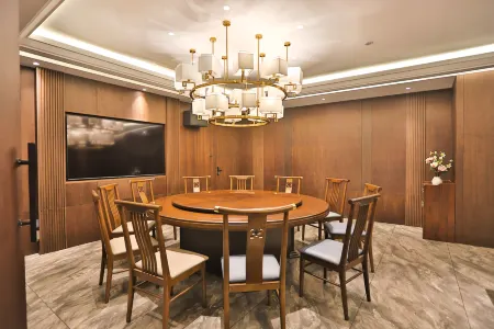 MEHOOD LESTIE Hotel (Changchun Yiqi West Railway Station) Отели рядом с достопримечательностью «Changchun Wuhuan Gymnasium»