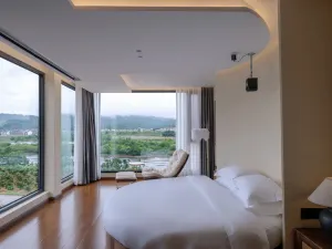 青青溪岸|360°無邊泳池·一線江景度假美宿
