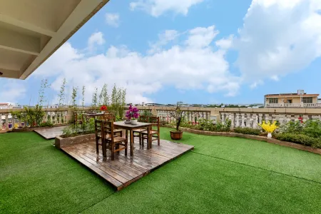 Jinghuayu Business Hotel (Haikou Meilan Airport) Отели рядом с достопримечательностью «Qiongtai Normal University (Guilinyang Campus)»