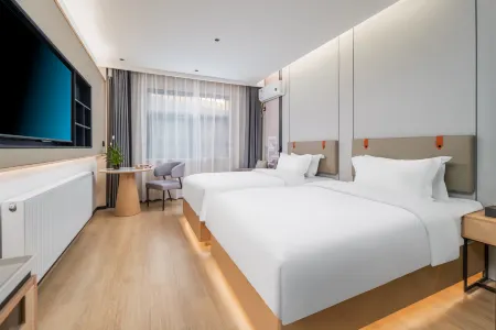 GYA Hotel (Yangzhou Jiangdu Golden Eagle Plaza) Отели рядом с достопримечательностью «Longchuan Square»