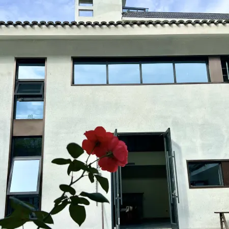 Ice and Snow Mountain Residence Homestay