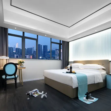 Elong ME Hotel (Wuhan University of Technology Mafangshan Subway Station)