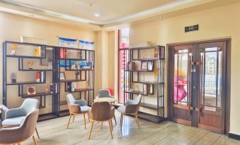 Super 8 Hotel ( Yunding Market Daomi Post Station Branch)