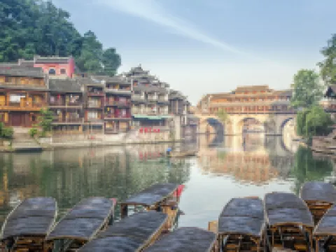 Yu Jiangyue · Natural Aesthetics Designer's View of Tuojiang River Scenery - Holiday Villa Hotels in Fenghuang County