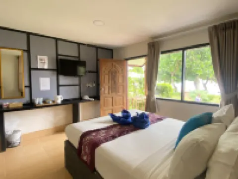 พีพีไนซ์บีชรีสอร์ท โรงแรมในเกาะพีพี