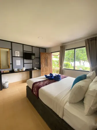 Phi Phi Nice Beach Resort Отели рядом с достопримечательностью «Пхи-Пхи-Дон»