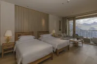 Songtsam Shiyueliang Lodge - balcony