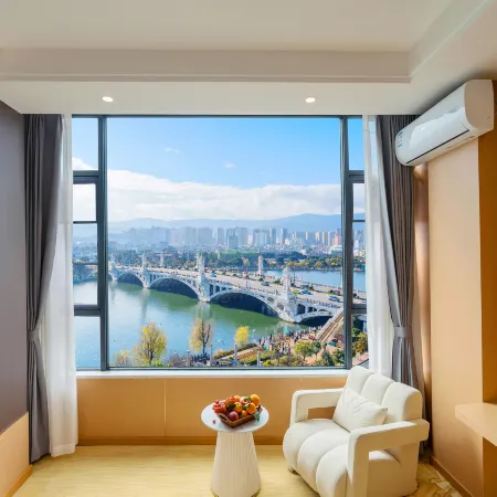 Dali Shuanghaiyue Seaview Hotel (Xingsheng Bridge)