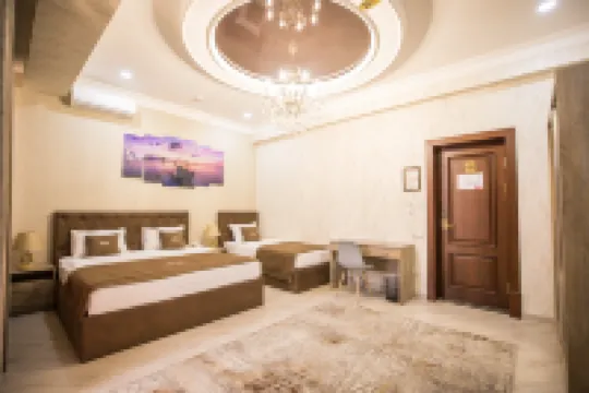 Leader Hotel