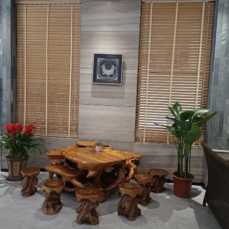 Wangcheng Boutique Hotel (Guilin Liangjiang Sihu Dongxi Alley Shop) Отели рядом с достопримечательностью «Гора Фубо»