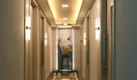Duomei Light Luxury Apartment (Xiamen North Railway Station Shop)