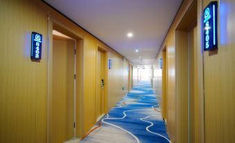 Hello Hotel (Xuzhou Railway Station SUNINNG plaza Shop)