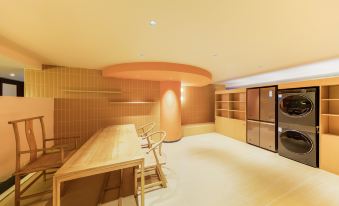 Shanshuiju Light Luxury Apartment (Linyi University City Bus Station Store)
