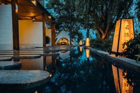 Yunyinxi Ocean View Private Hot Spring ｜Haijingsitangsenyangsishu(Dali Erhaidian) Отели рядом с достопримечательностью «Beiluojiuyi Village»