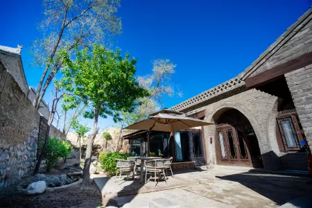 Youyouxinshe (Zhangbi Ancient Castle Scenic Area) Отели рядом с достопримечательностью «Zhang Bi Ancient Fortress»