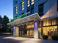 Holiday Inn Express SHANGHAI CHANGFENG PARK by IHG Hotels near Putuo