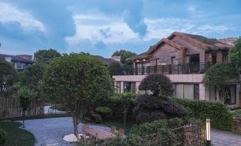 Henon Bamboo Retreats