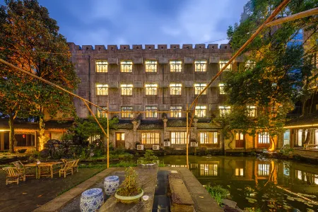 Floral Hotel · Jingdezhen JingYuan Hotel