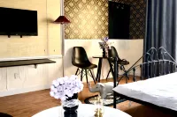On the other hand· Chasing Waves Hidden Sea Holiday Homestay (Rushan Yintan Beach Branch)