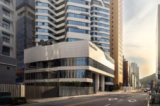 Le Collective Haeundae Paragraf