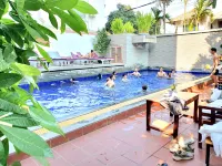 Darling Pub Hostel Hotels near Wat Chowk