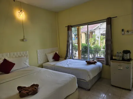 Serene House Samed Отели рядом с достопримечательностью «Mae Ram Phueng Beach»