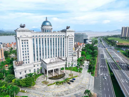 Auspicious Hotel Exterior Photos
