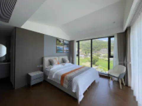 The Peak & Lake Tennis-Themed Resort